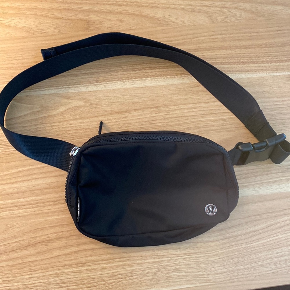 Lululemon Everywhere Belt Bag Black